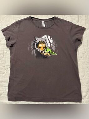 Tee Turtle Gray Star Wars Ahsoka & Grogu Graphic Tee Women’s Large